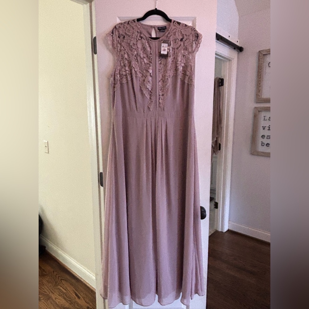 Elegant Lace Evening Gown - City Chic - 16 - NWT - GORGEOUS!! 🩷